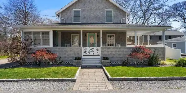 7 Hawthorne Ct