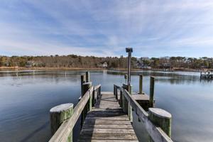 144 Edgewater Dr E