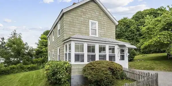 37 Winthrop St