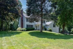 11 Woodside Cir