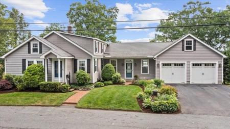54 Lakeside Dr