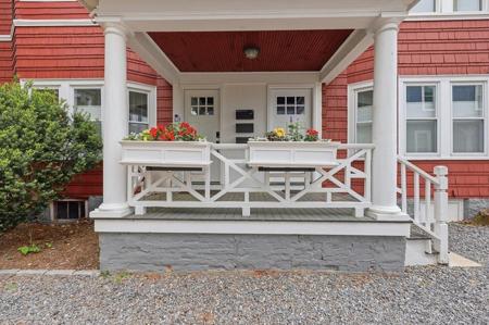 3 Regent Cir