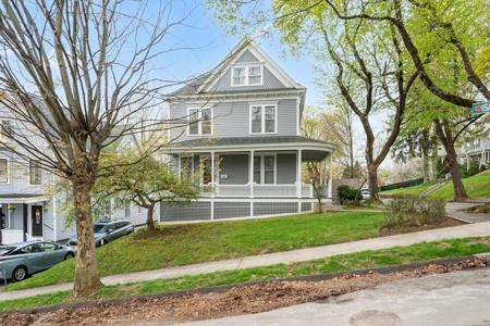 14 Circuit Ave E