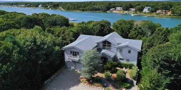 353 Davisville Rd