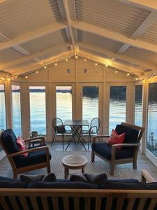 74 Lakeside Ave