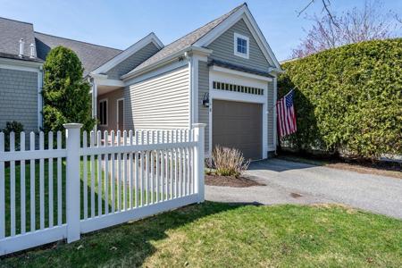 8 Hollyhock Knoll Ct