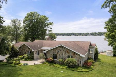 41 Plymouth Blvd