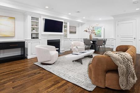 329 Commonwealth Ave