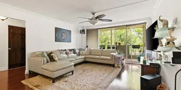 99 Pond Ave