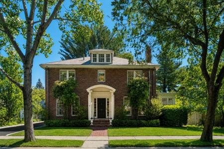 61 Larchwood Drive