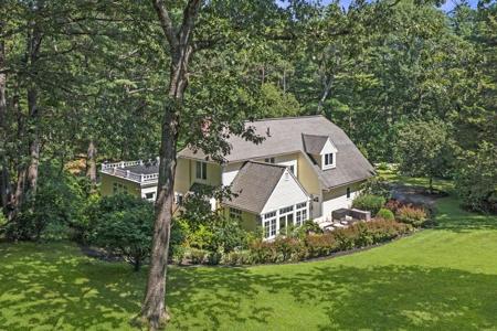 16 Beaver Pond Rd