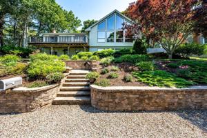 12 Leslie Ln