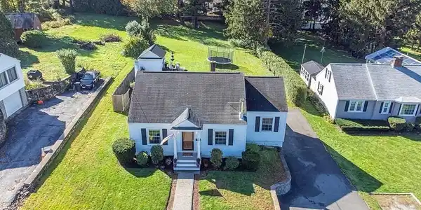 39 Lane Ave