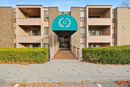 62 Shrewsbury Green Dr