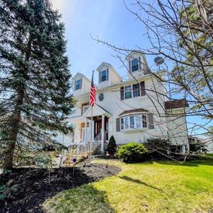 33 Lakeside Dr