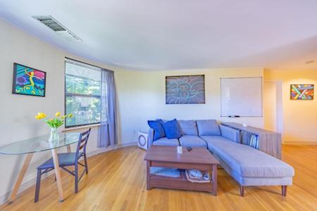 102 Gainsborough St