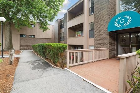 20 Shrewsbury Green Dr