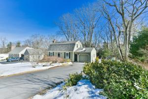 42 Westwood Dr