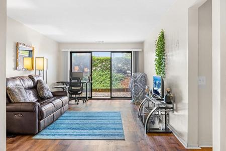 22 Shrewsbury Green Dr