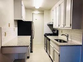 6 Shrewsbury Green Dr