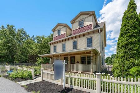 1844 Main St