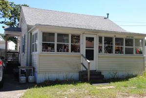 16 Crocker Ave