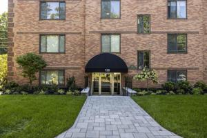 128 Pleasant St