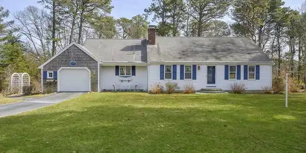 6 Dauphine Dr