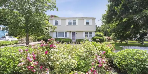 218 Davisville Rd