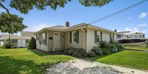 31 Fenton St