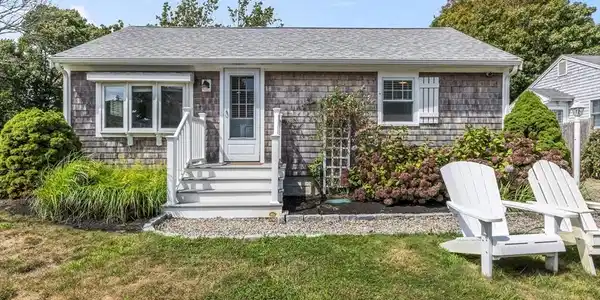 18 Massasoit St