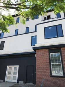 979 Main St