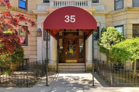 35 Queensberry St