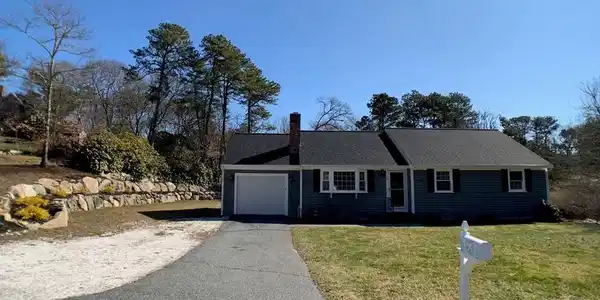 70 Longfellow Dr