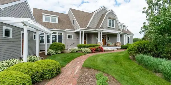 57 Commodore Ln