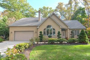 28 Raeburn Dr