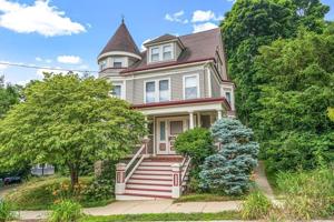 19 Wellington St