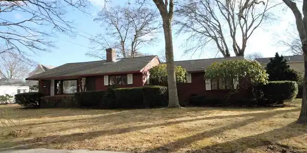 55 Narragansett St