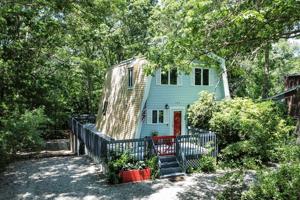 115 Edgewater Dr W