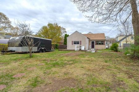 7 Laurel Rd
