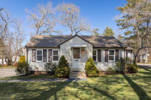8 Ruth Rd
