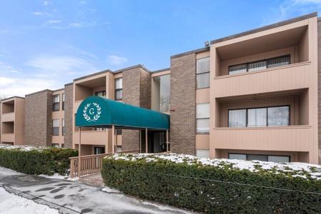 24 Shrewsbury Green Dr