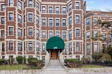 386 Riverway