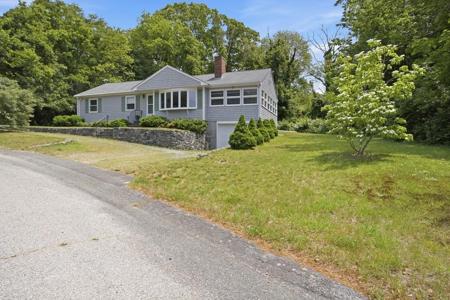 31 Clearwater Dr