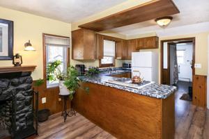 18 Adams Ave