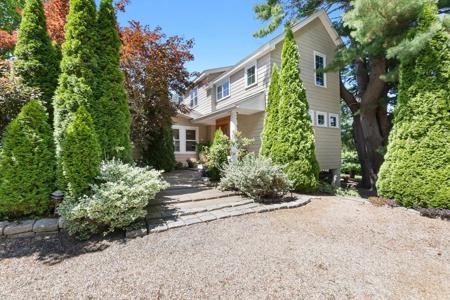 11 Beacon St