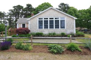 6 Evergreen Ln