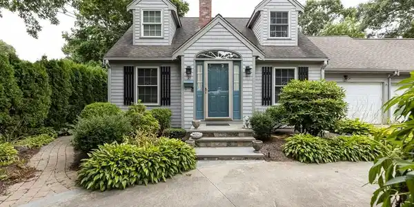 35 Iroquois St