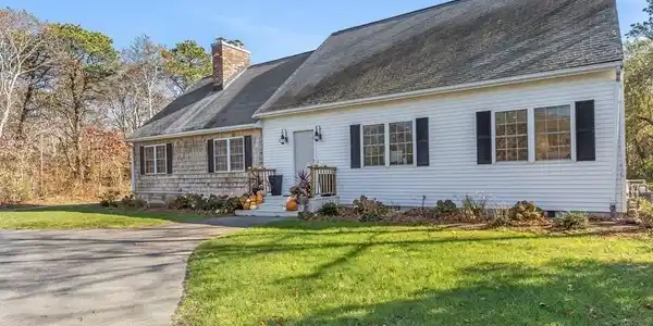 301 Menauhant Rd
