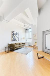 12 Stoneholm St